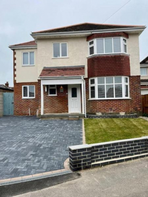 Charming 3-Bedroom House with Private Garden
